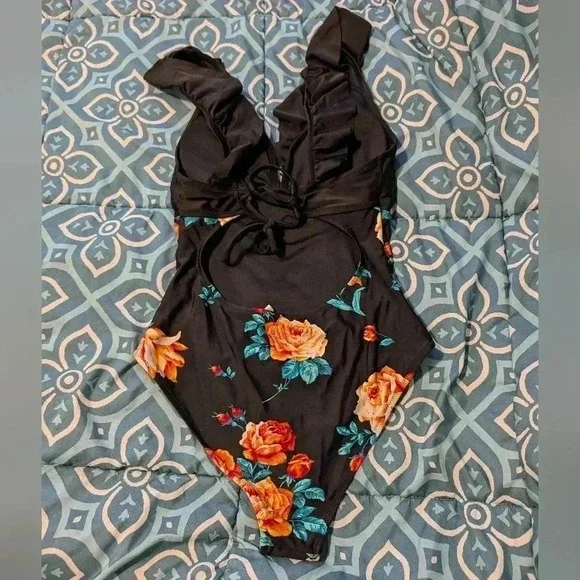 Cupshe One Piece Black Floral Open Back Swimsuit M - Picture 2 of 3